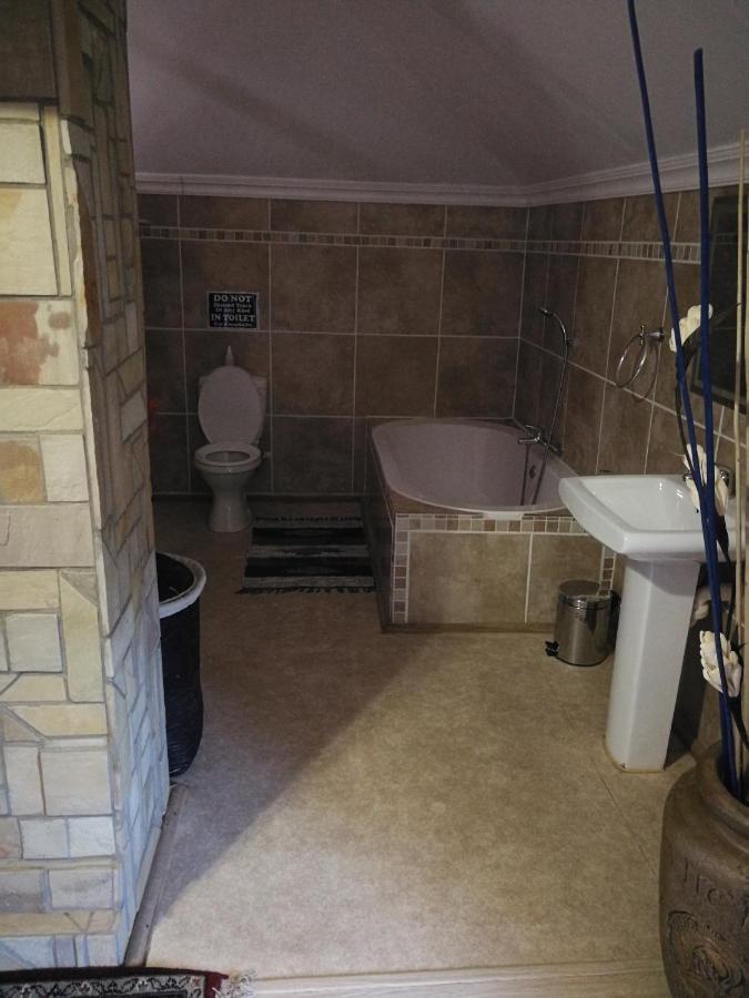 Bougain Villa Guesthouse Winburg ภายนอก รูปภาพ